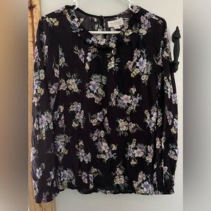 Velvet by Graham and Spencer Floral Long Sleeve blouse